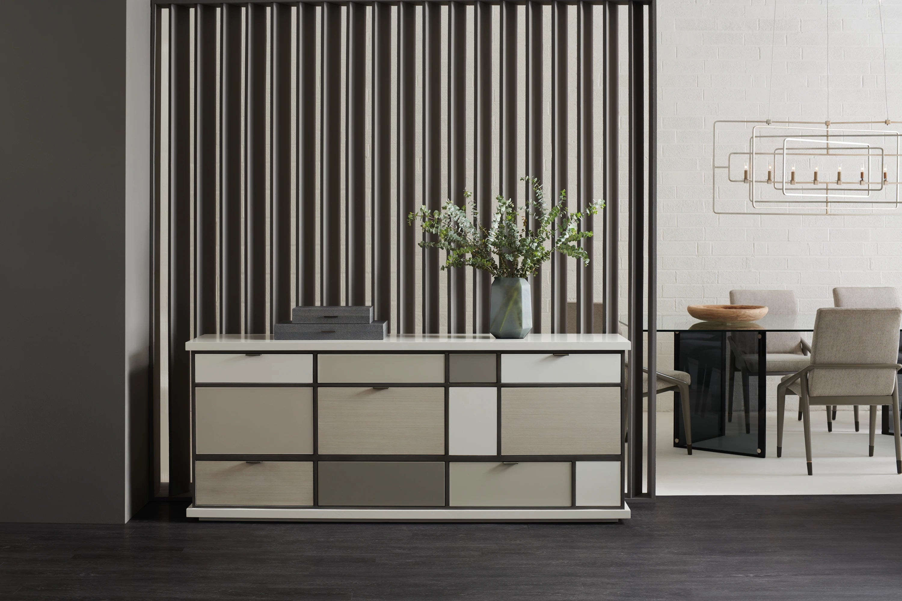 Repetition Buffet in room - angle 1