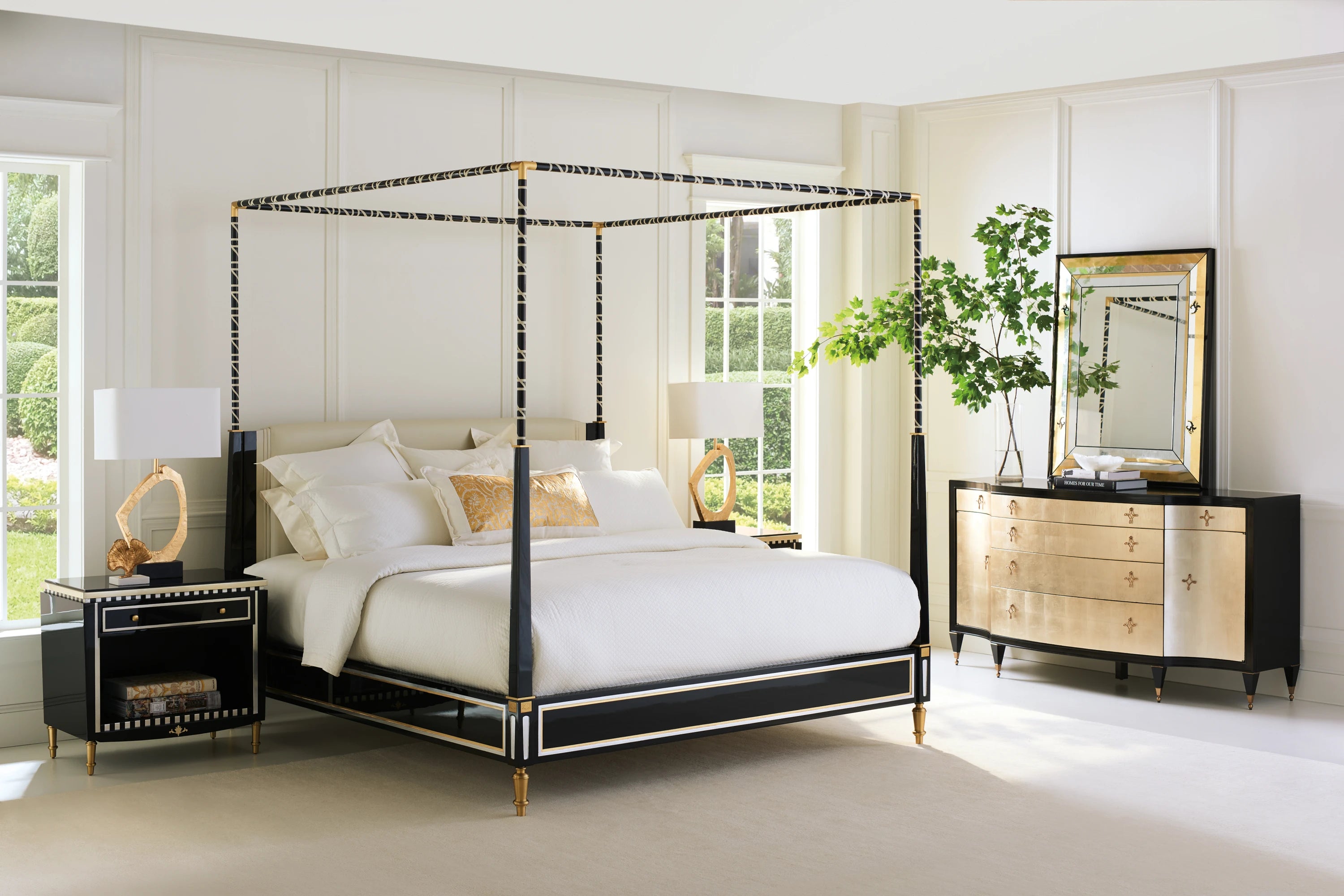 The Couturier Canopy Bed Kg in room - angle 1