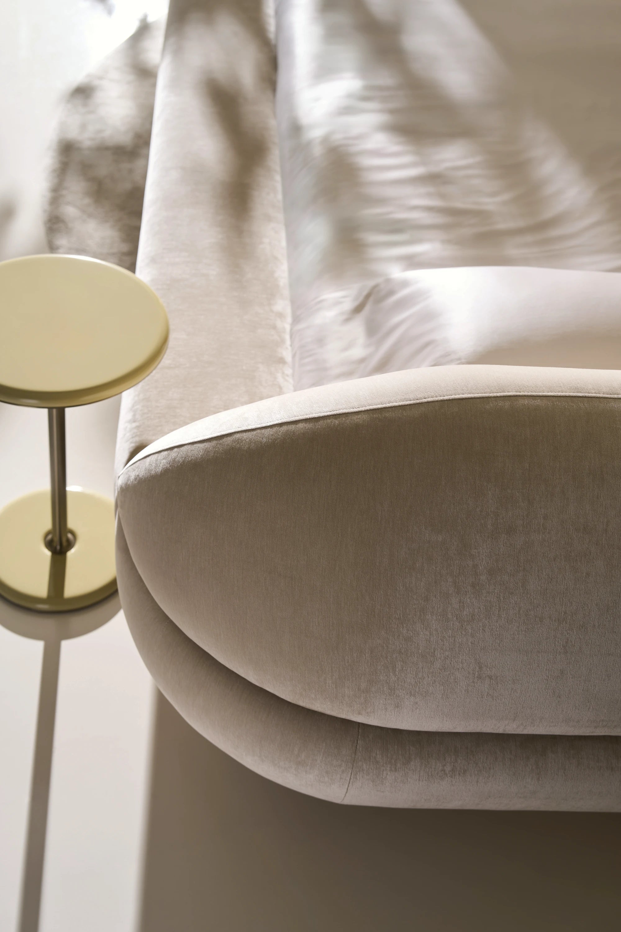 Jagger King Bed - Ivory - detail 2.0