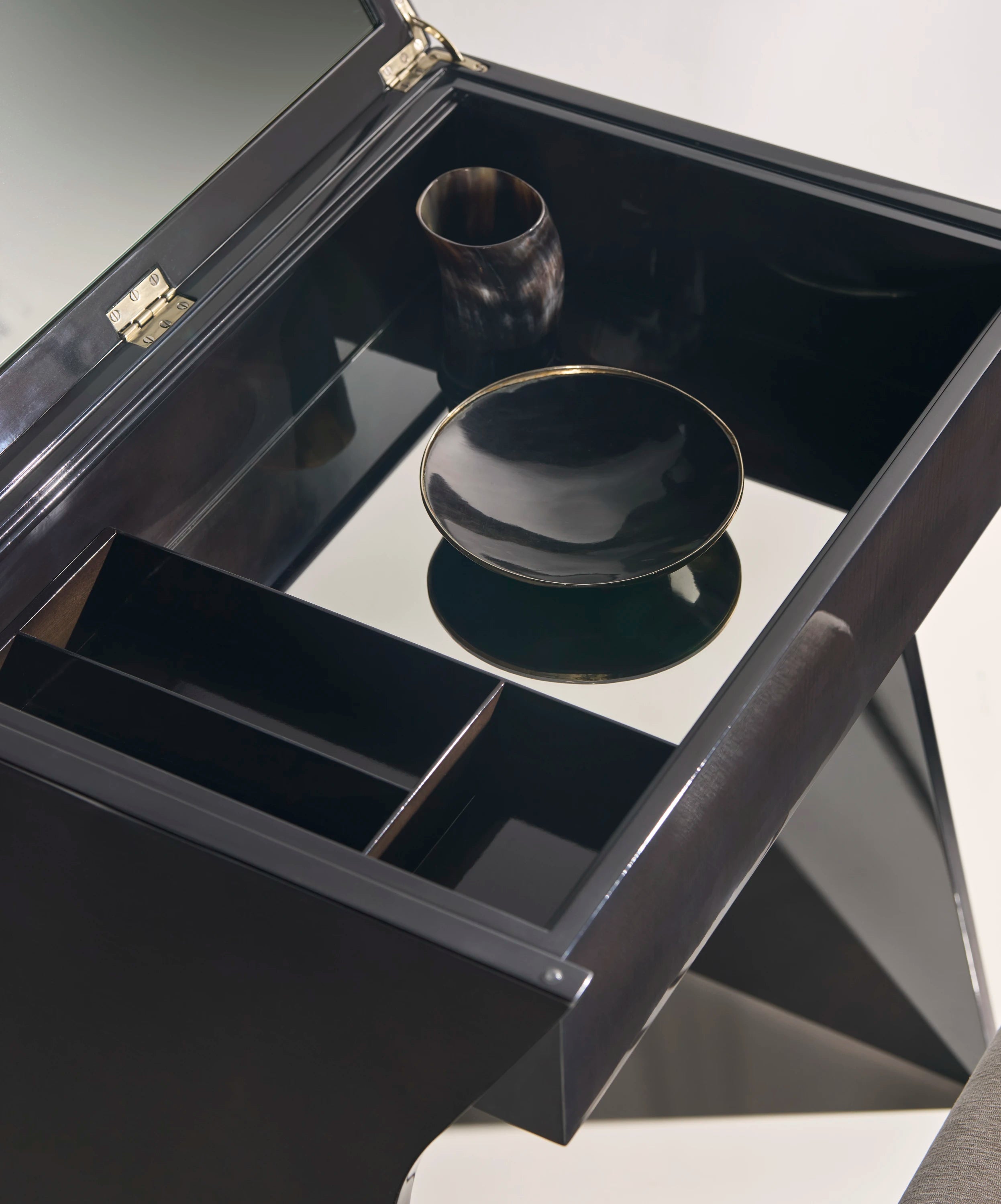 KISMET VANITY - detail 3.0