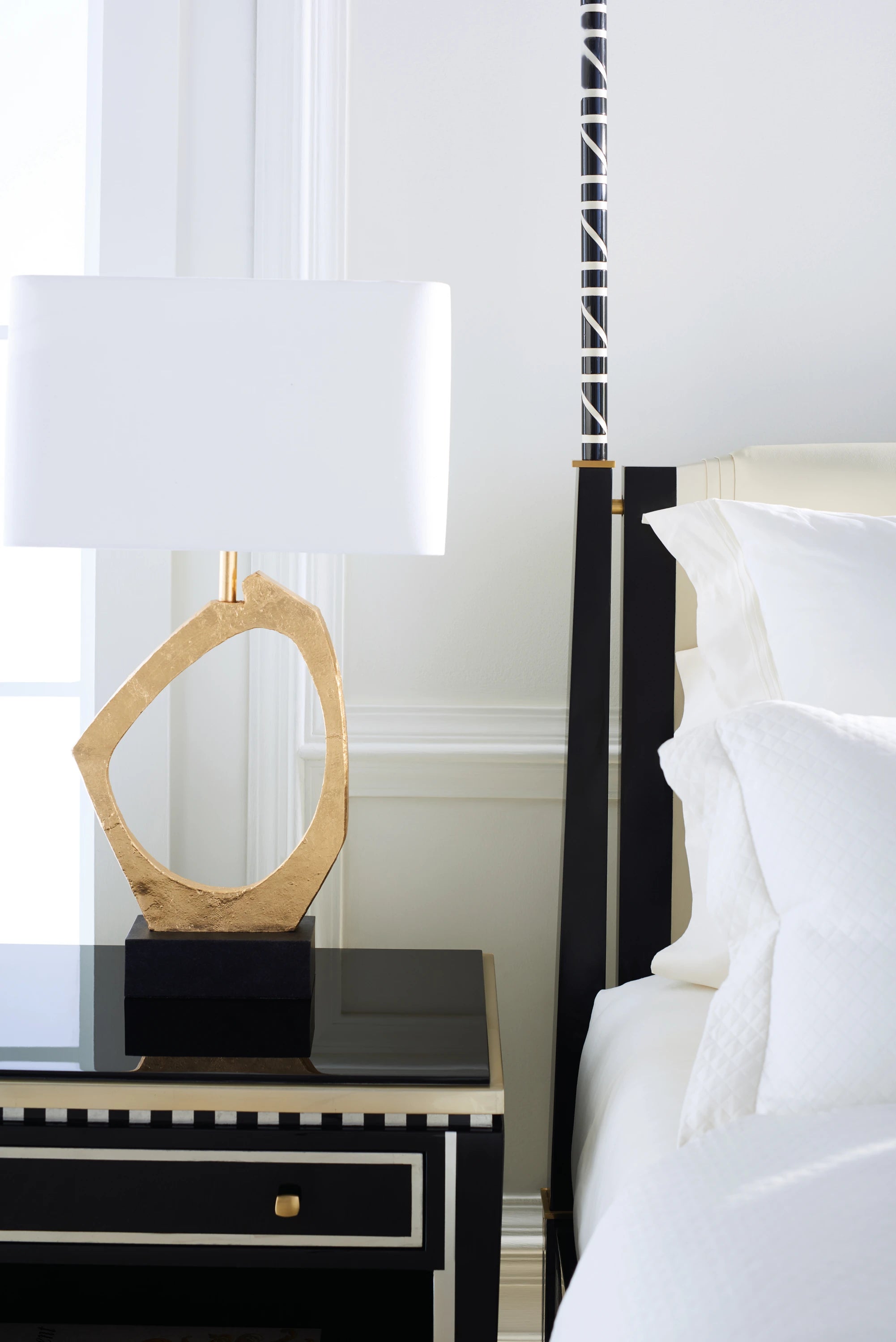 The Couturier Canopy Bed Kg - detail 3.0