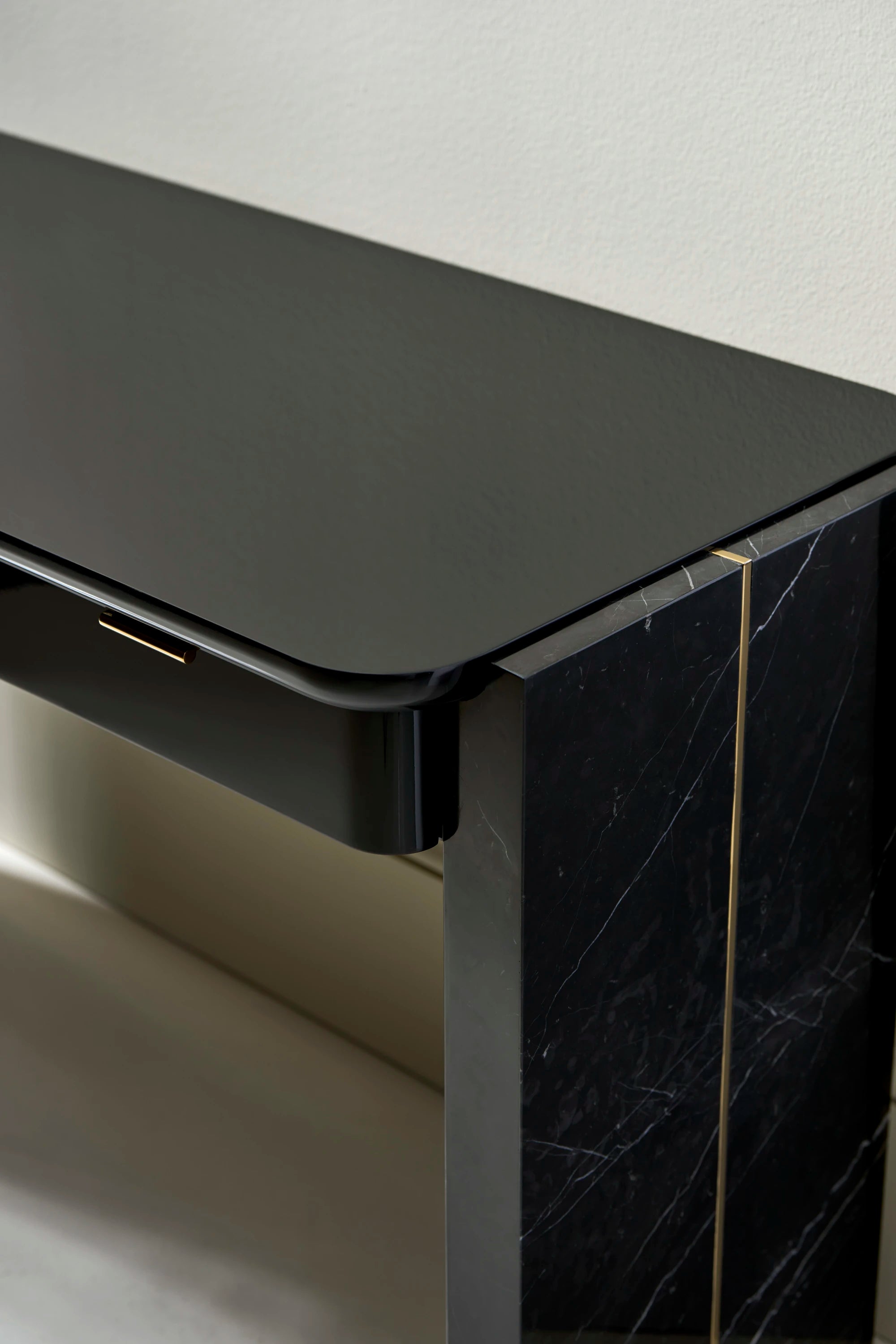 Overlap Vanity Dark - detail 4.0