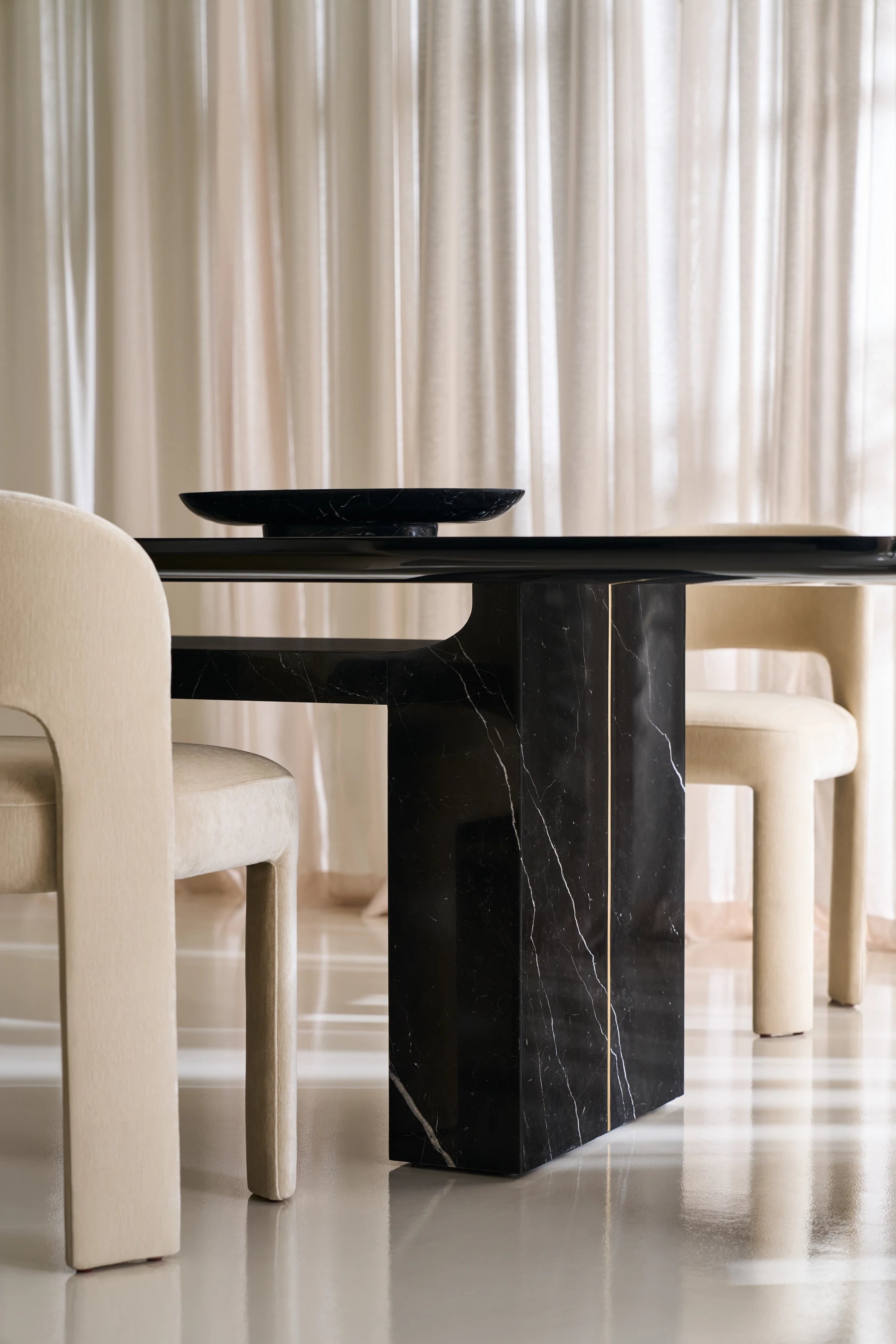 Overlap Rectangle Dining Table Dark - detail 2.0