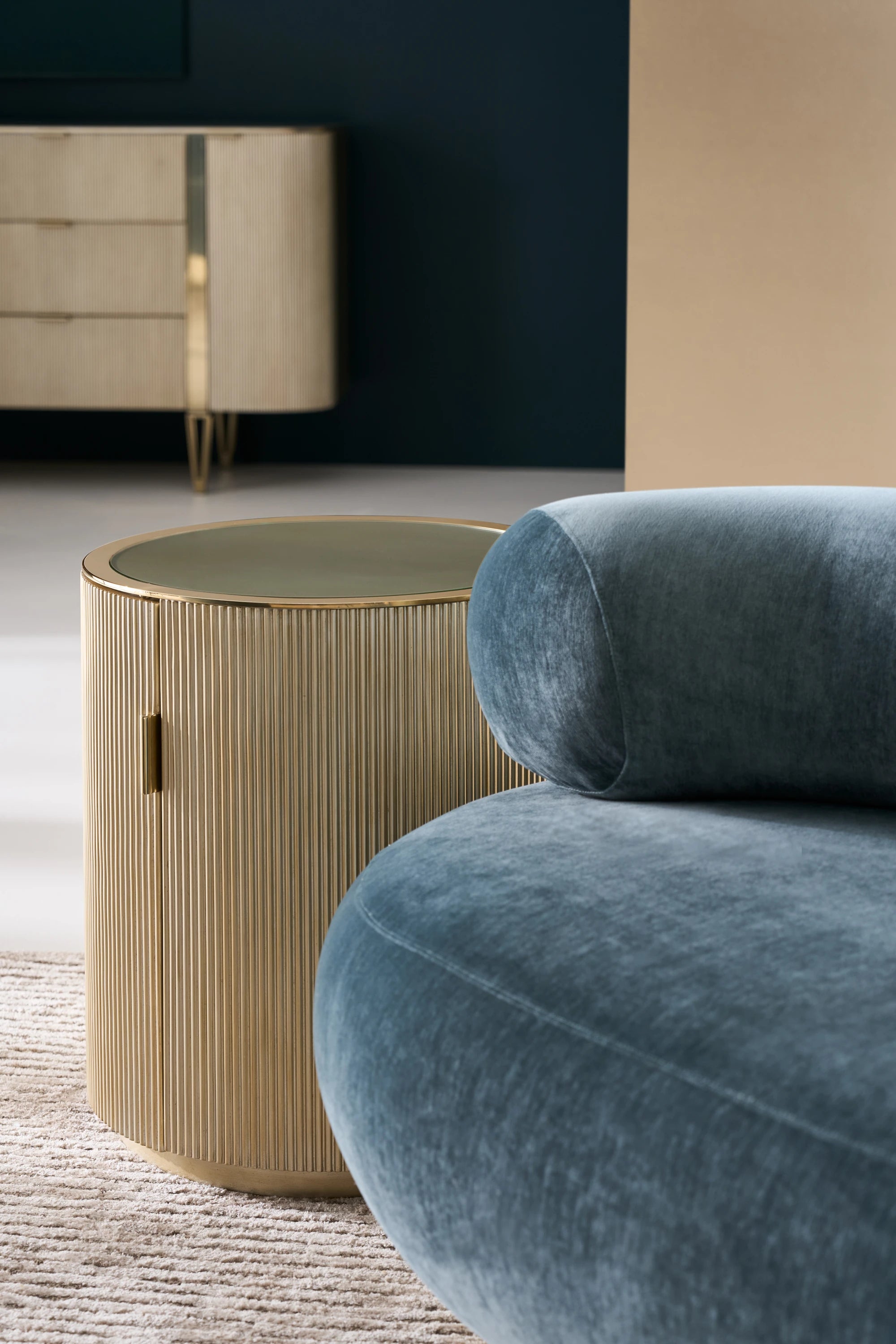 Love Round End Table - Oracle - detail 2.0