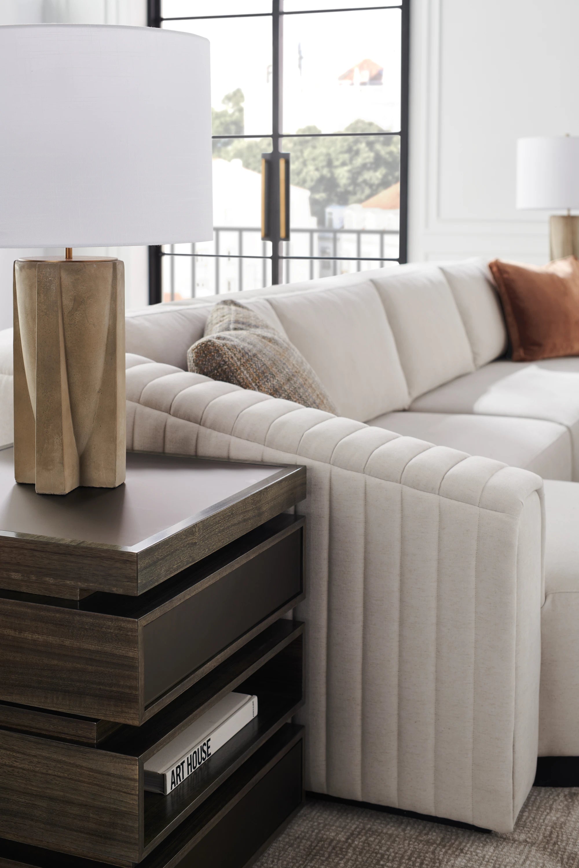 La Moda End Table - detail 2.0