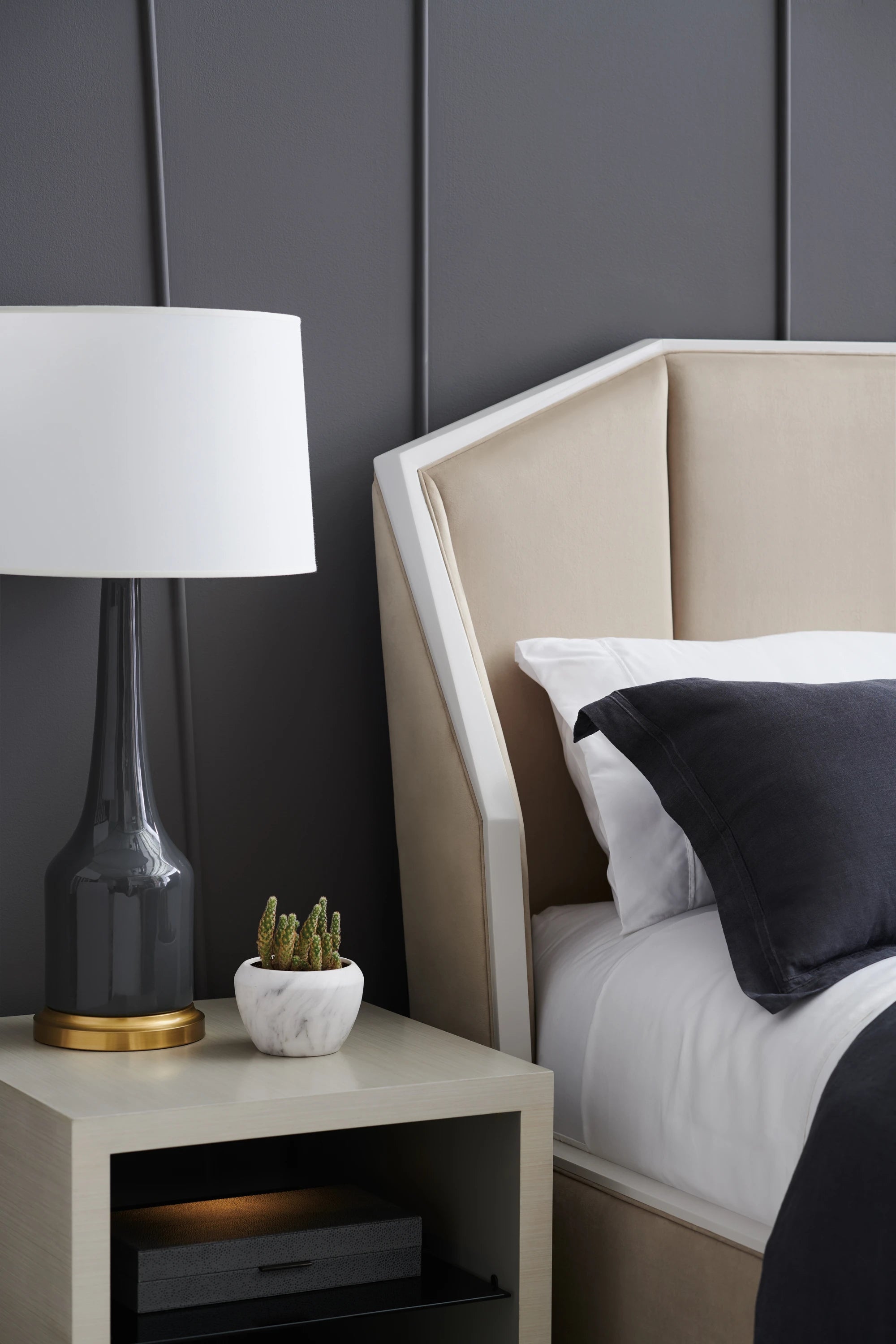 Expressions Uph Bed - King - detail 2.0