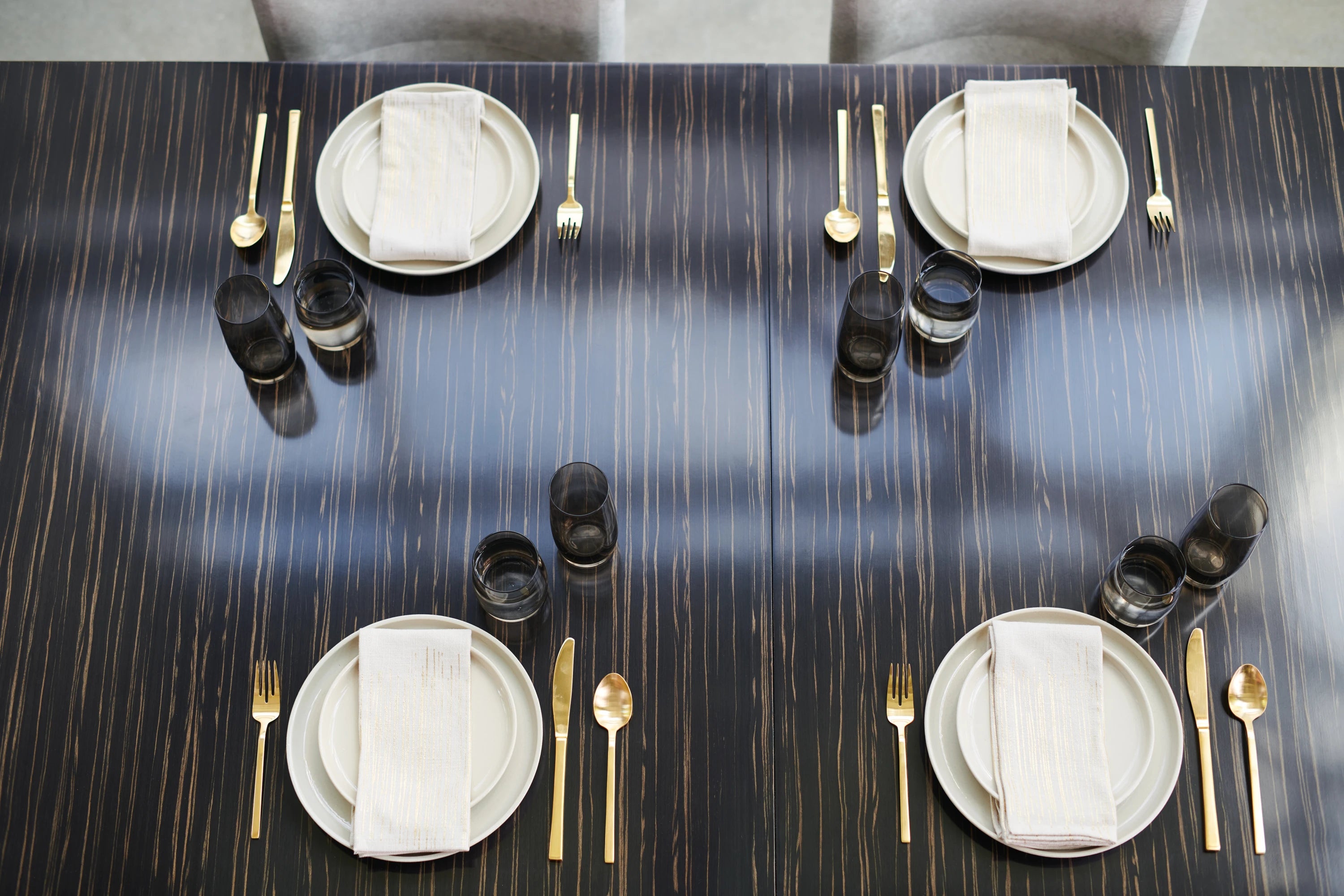 Edge Dining Table - detail 2.0