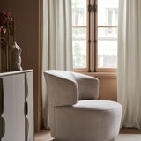Corinthian in room - angle 4.0